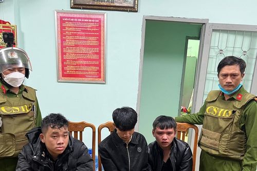 Bắt nhóm đối tượng mang súng đi đánh nhau