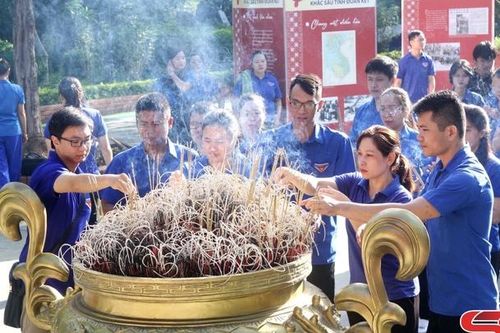 Giáo dục truyền thống 'Uống nước nhớ nguồn' cho đoàn viên