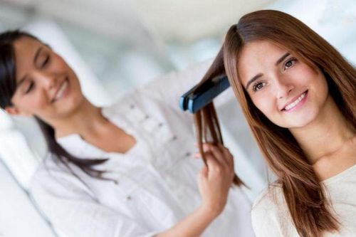 5 cách giảm thiểu hư tổn cho tóc mà không cần từ bỏ việc tạo kiểu tóc bằng nhiệt