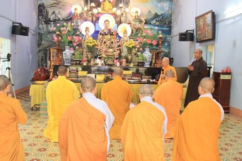 Ban Trị sự GHPGVN TX.La Gi thăm, cúng dường trường hạ Tòng Lâm Vạn Thiện (TP.Phan Thiết)