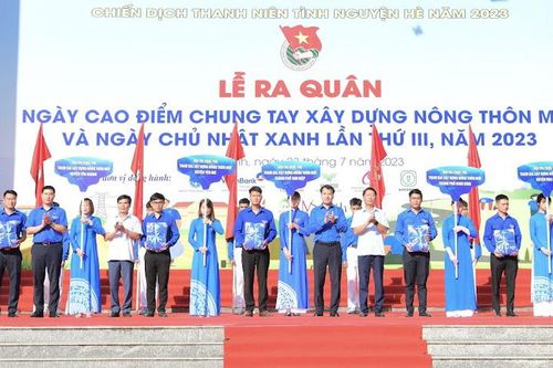 Đồng loạt ra quân 'Ngày cao điểm chung tay xây dựng nông thôn mới'