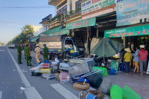 Quảng Ngãi: Vụ xe tải gây tai nạn khiến 2 người chết, do tài xế ngủ gật?