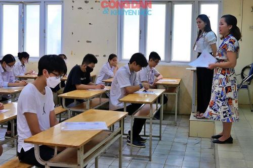 Vắng bóng vai trò phản biện đề thi thời gian qua do đâu?