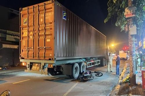 Người đàn ông bị xe container cán tử vong trong đêm ở TP Thủ Đức