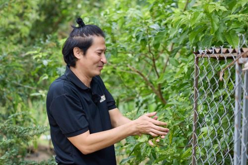 Huy Khánh năn nỉ, xin từng đồng khi 'mưu sinh' bằng việc nặng
