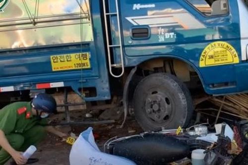 Tang thương bao trùm xóm nghèo sau vụ xe tải mất lái tông vào nhà dân khiến 2 người tử vong