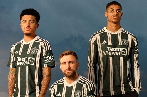 MU ra mắt áo đấu mới như áo Newcastle, bị chê hết lời