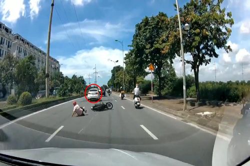 Truy tìm lái xe ô tô nghi cố tình chèn ngã người đi xe máy