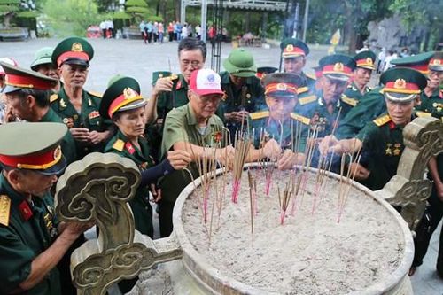 Đến Quảng Trị tri ân các Anh hùng liệt sĩ