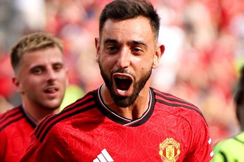 Bruno Fernandes đã có quà ra mắt hoản hảo trong ngày là đội trưởng chính thức của MU