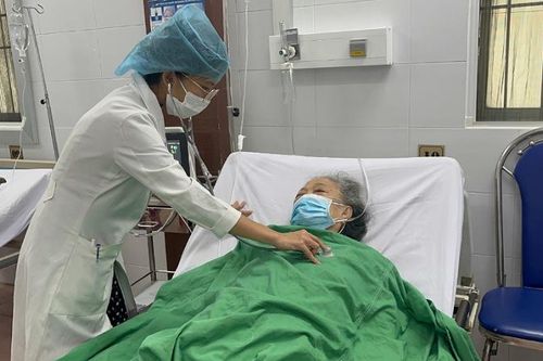 Cảnh giác với rò động mạch cảnh, xoang hang khi bị đau đầu