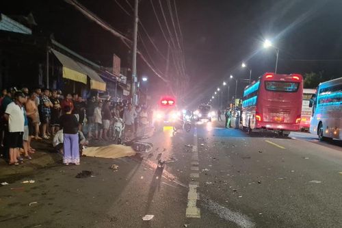 Xe khách va chạm xe máy trên quốc lộ 20, hai người tử vong