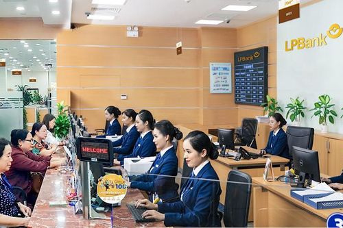 Nhiều ngân hàng triển khai cho vay bằng phương tiện điện tử