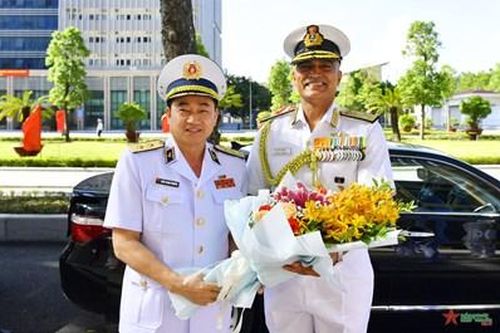 Tư lệnh Hải quân Trần Thanh Nghiêm đón, hội đàm với Tư lệnh Hải quân Ấn Độ