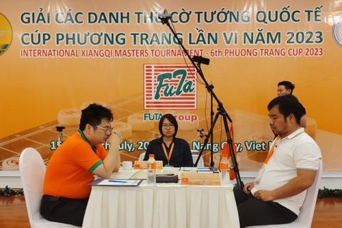 Danh cờ Tưởng Xuyên chạm một tay vào chức vô địch
