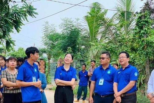 Thành Đoàn TP. HCM thăm và tặng quà các chiến sĩ 'Mùa Hè Xanh' tại mặt trận Gia Lai