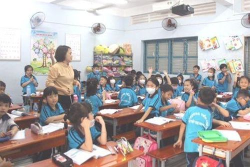Nỗ lực giảm áp lực trường lớp