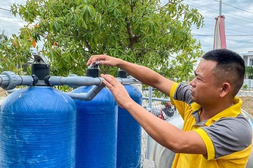 Dân tái định cư sống khổ vì nước nhiễm phèn