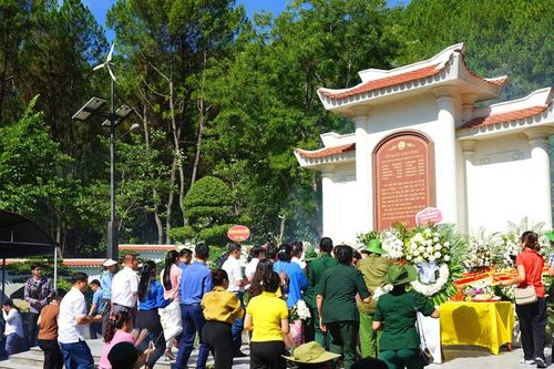 Trang nghiêm lễ giỗ 10 nữ anh hùng liệt sĩ thanh niên xung phong Ngã ba Đồng Lộc