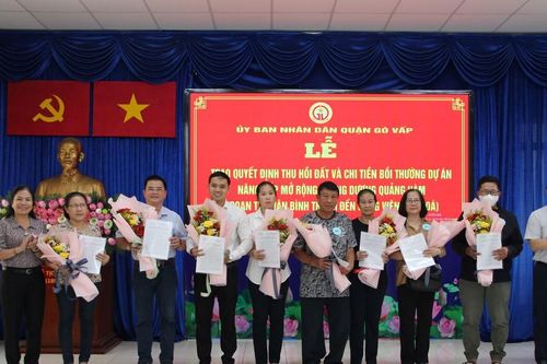 Dự án nâng cấp đường Dương Quảng Hàm: 50 hộ dân đầu tiên nhận tiền bồi thường