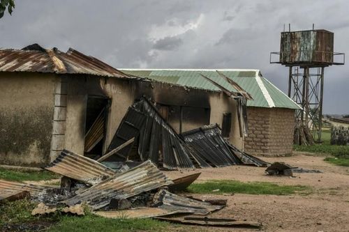 Bạo lực bùng phát tại Nigeria, người dân phải di dời vào trường học