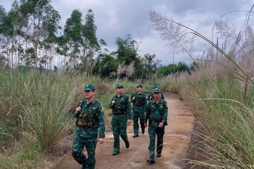 Cầu nối pháp luật giữa nhân dân với chính quyền địa phương