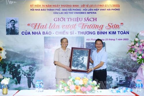 Ra mắt sách 'Hai lần vượt Trường Sơn' của nhà báo - chiến sỹ - thương binh Kim Toàn