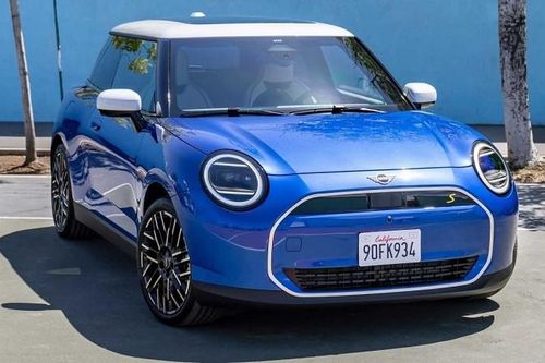 Mini Cooper EV 2024 lộ ảnh nội thất, thiết kế hiện đại