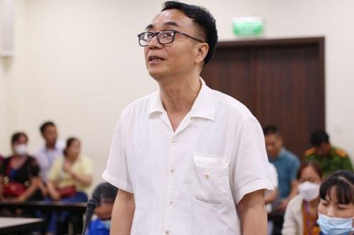 Phiên xử cựu cán bộ quản lý thị trường 'nhận hối lộ': Mời đại diện nhà mạng đến tòa làm rõ tranh luận