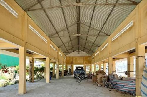Hàng loạt chợ xây xong rồi… bỏ hoang