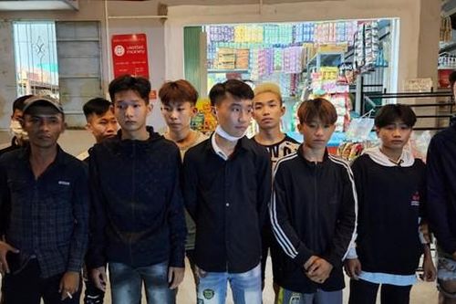 Nhóm thanh niên ở Long An mang mã tấu, 'bom xăng' đi giải quyết mâu thuẫn