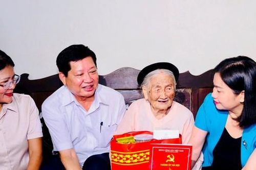 Hà Nội: Dành gần 193 tỷ đồng thăm hỏi gia đình người có công