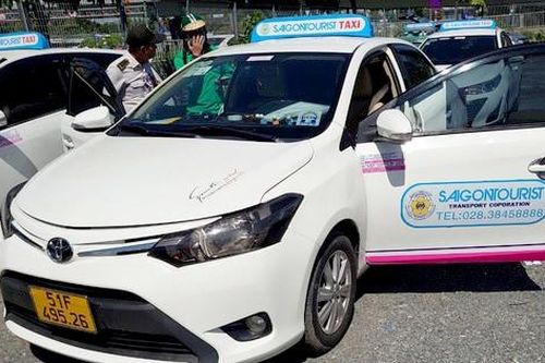 Công bố đường dây nóng phản ánh gian lận giá cước taxi ở sân bay Tân Sơn Nhất