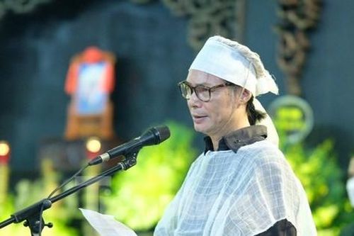 NSƯT Trần Lực và người thân tiễn biệt cha NSND Trần Bảng