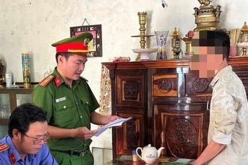 Bắt tạm giam một viên chức Văn phòng đăng ký đất đai ở Quảng Ngãi