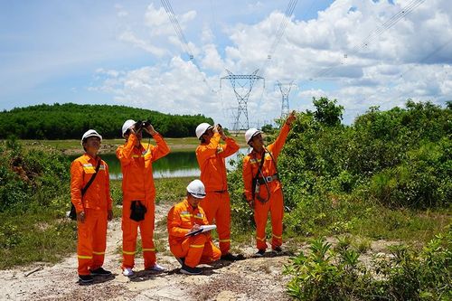 Xây dựng hệ thống truyền tải điện đồng bộ, hiện đại