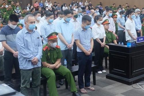 Xét xử vụ 'chuyến bay giải cứu', lộ diện kẻ trục lợi giấu mặt