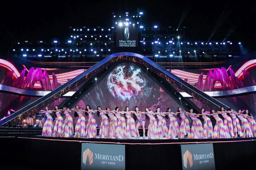 Đạo diễn Hoàng Nhật Nam dàn dựng sân khấu hoành tráng cho Miss World Vietnam