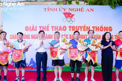 Khai mạc Giải thể thao chào mừng ngày truyền thống các Ban Đảng, UBKT và Văn phòng Tỉnh ủy