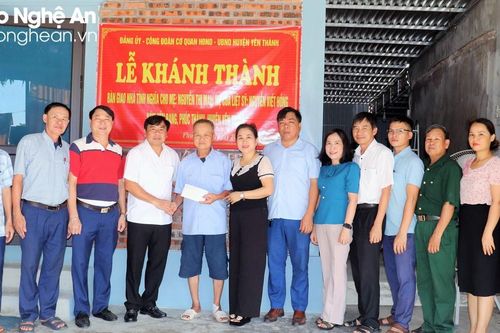 Tặng quà các đối tượng chính sách nhân dịp kỷ niệm ngày Thương binh - Liệt sĩ