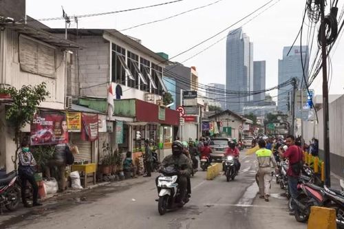 'Ma trận' dây cáp điện trở thành nỗi ám ảnh của người dân Jakarta