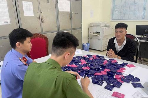 Bắt giữ đối tượng mua bán số lượng lớn ma túy tổng hợp