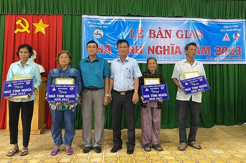 Công ty Antraco hỗ trợ 4 căn nhà Tình nghĩa cho gia đình chính sách huyện Tri Tôn