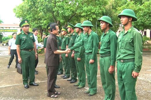 Bí thư Tỉnh ủy An Giang Lê Hồng Quang thăm, tặng quà Đồn Biên phòng Vĩnh Nguơn