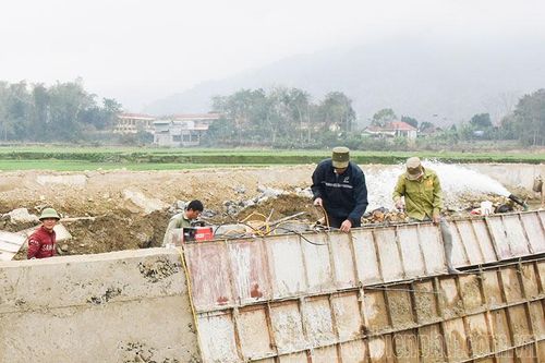 Kiên cố hóa kênh mương, thủy lợi phục vụ sản xuất
