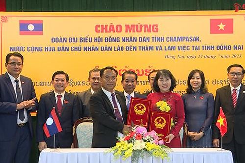 Lãnh đạo tỉnh tiếp và làm việc với Đoàn công tác của HĐND tỉnh Champasak, Lào