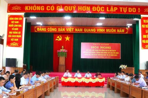 Bí thư Thị ủy An Khê Nguyễn Xuân Phước đối thoại với nông hội, hội quán