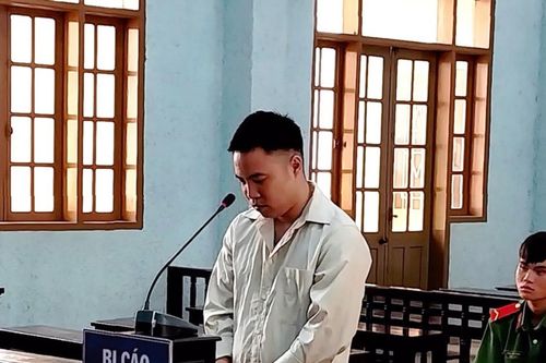 Nhân viên thử việc chiếm đoạt tiền của công ty để đánh bạc trực tuyến