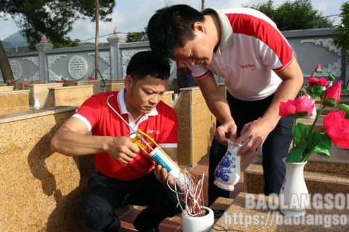 Viettel Lạng Sơn và các huyện, thành đoàn vệ sinh môi trường tại các nghĩa trang liệt sỹ trên địa bàn tỉnh
