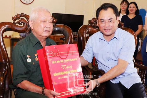 Lãnh đạo tỉnh thăm, tặng quà nhân Ngày Thương binh - Liệt sĩ